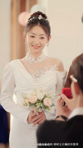 众里寻她千百度短剧封面图